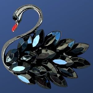 Black swan glass rheinstones brooch pin silver tone alloy NWOT